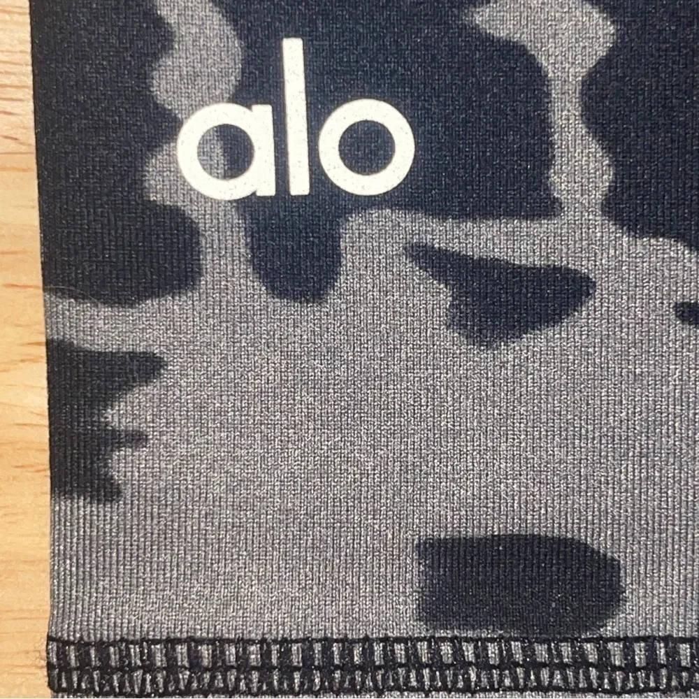 Alo Yoga Cropped Airbrush Leggings